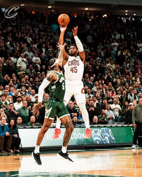 开元棋牌 米切尔绝杀骑士7连胜送雄鹿5连败 绿军灭黄蜂